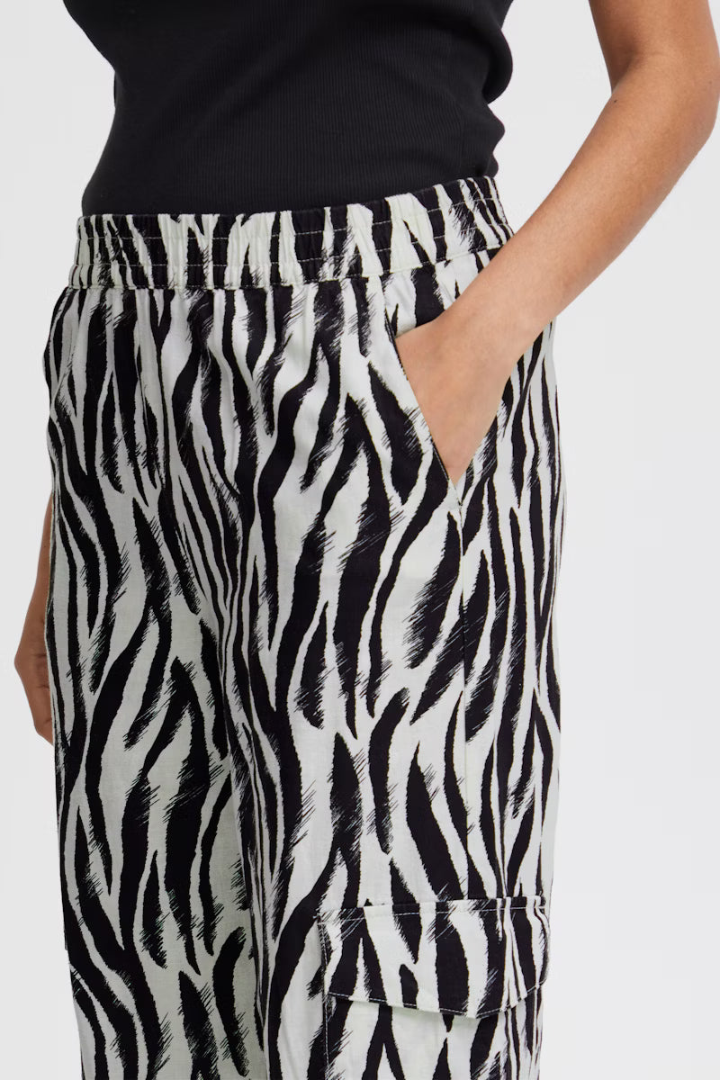 Byfalakka Cargo Pants (black animal mix)