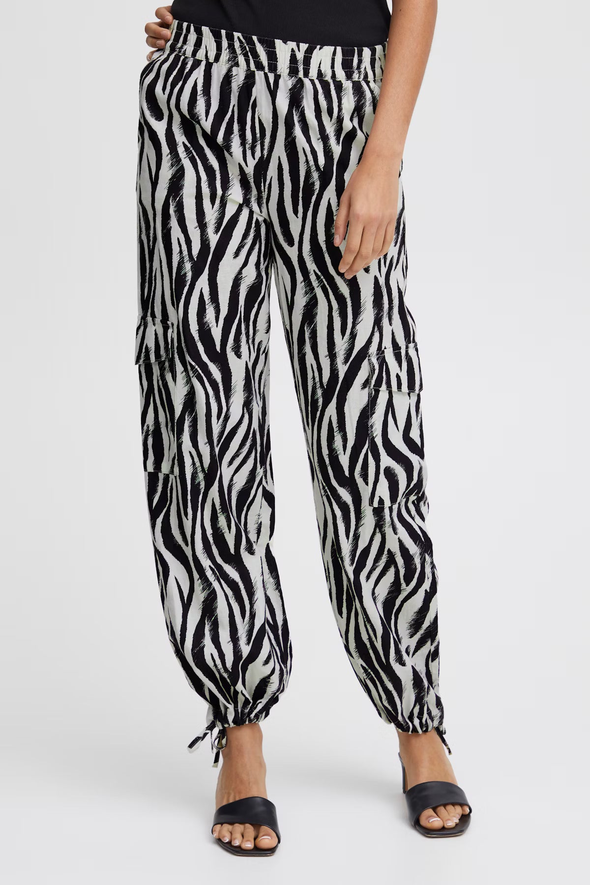 Byfalakka Cargo Pants (black animal mix)
