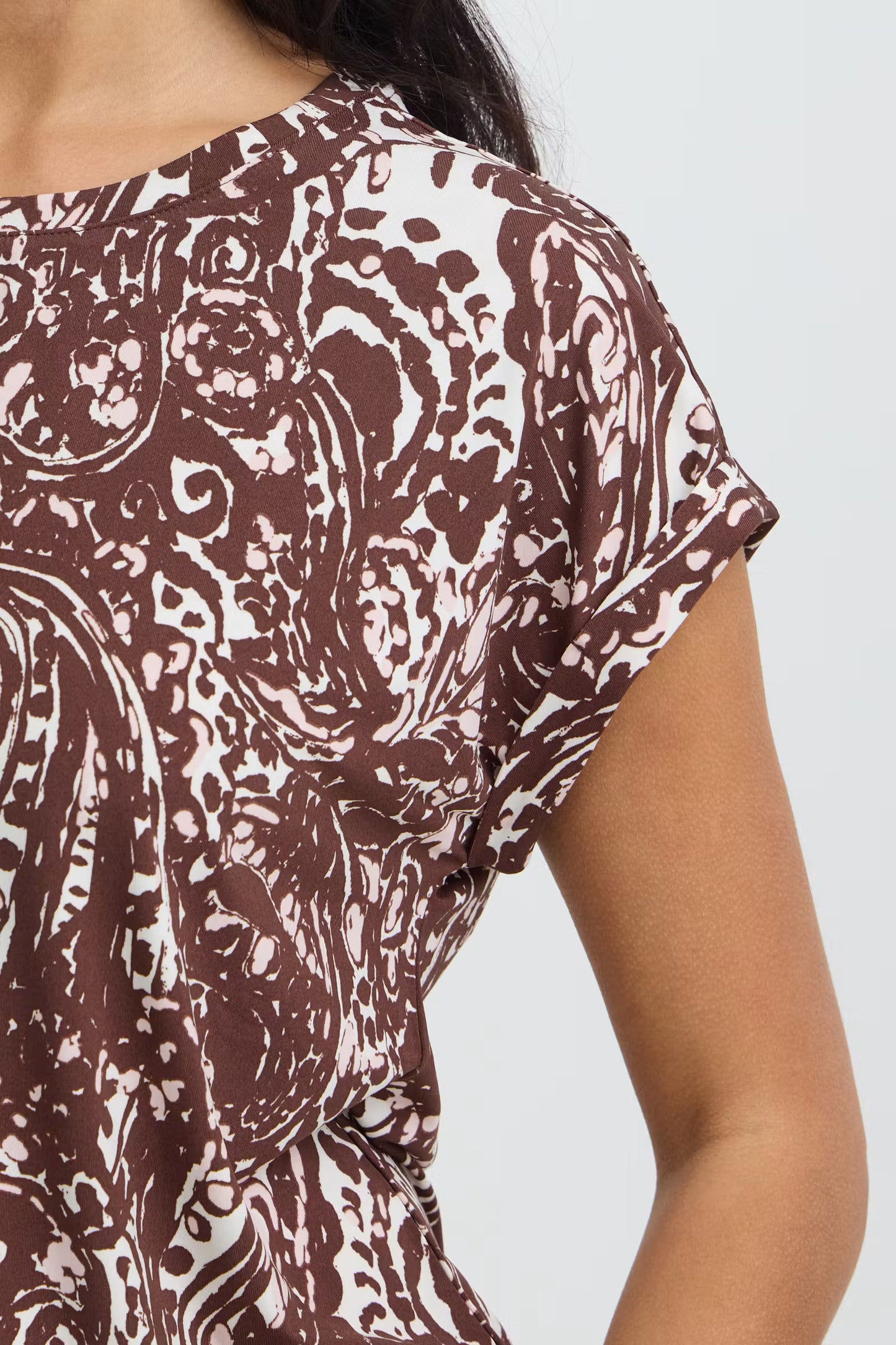 Frseen Tee 1 (Rum Raisin)