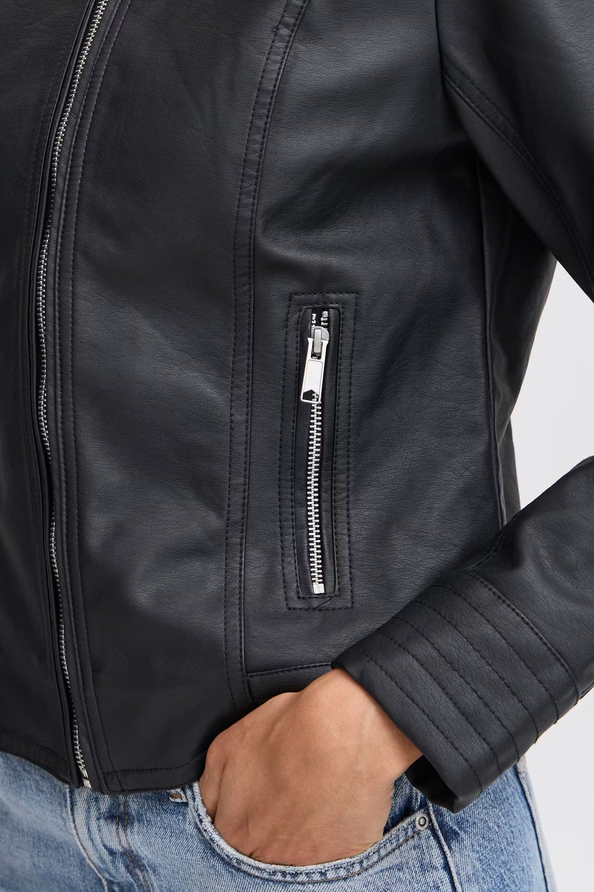 Byacom Jacket (Black)