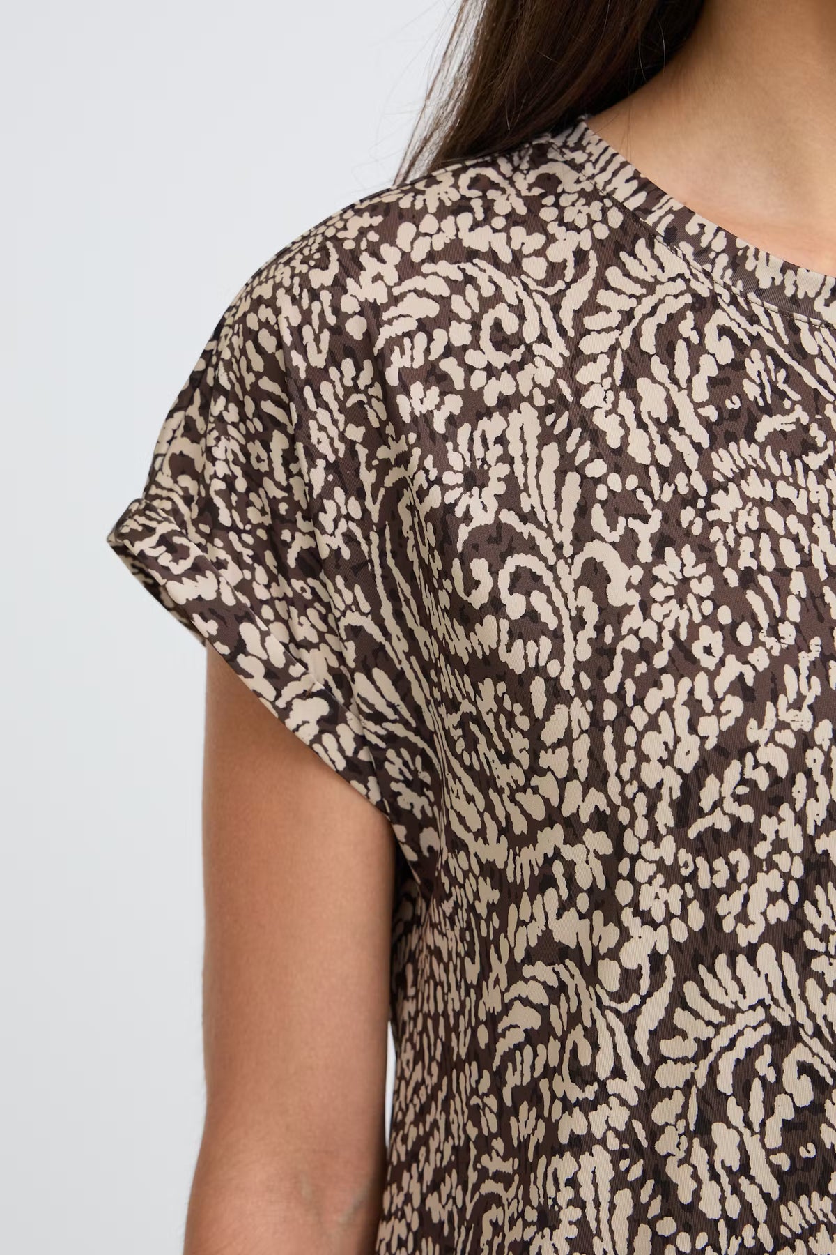 Frseen Tee 1 (Aura Bloom Hot Fudge)