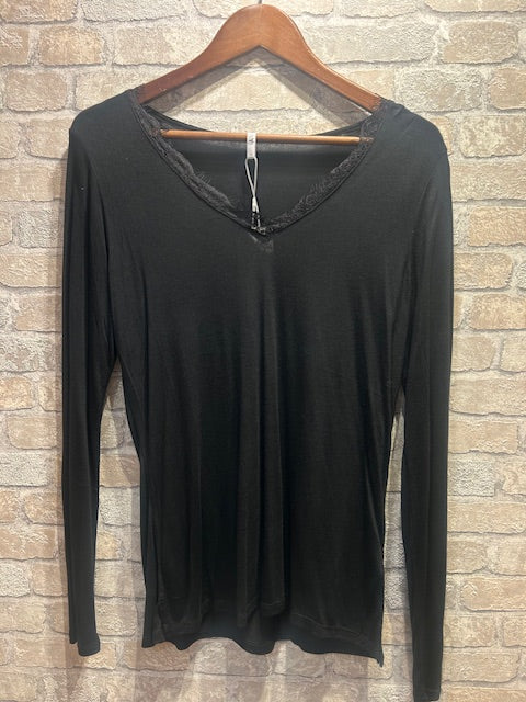 Le44ni Top (Black)