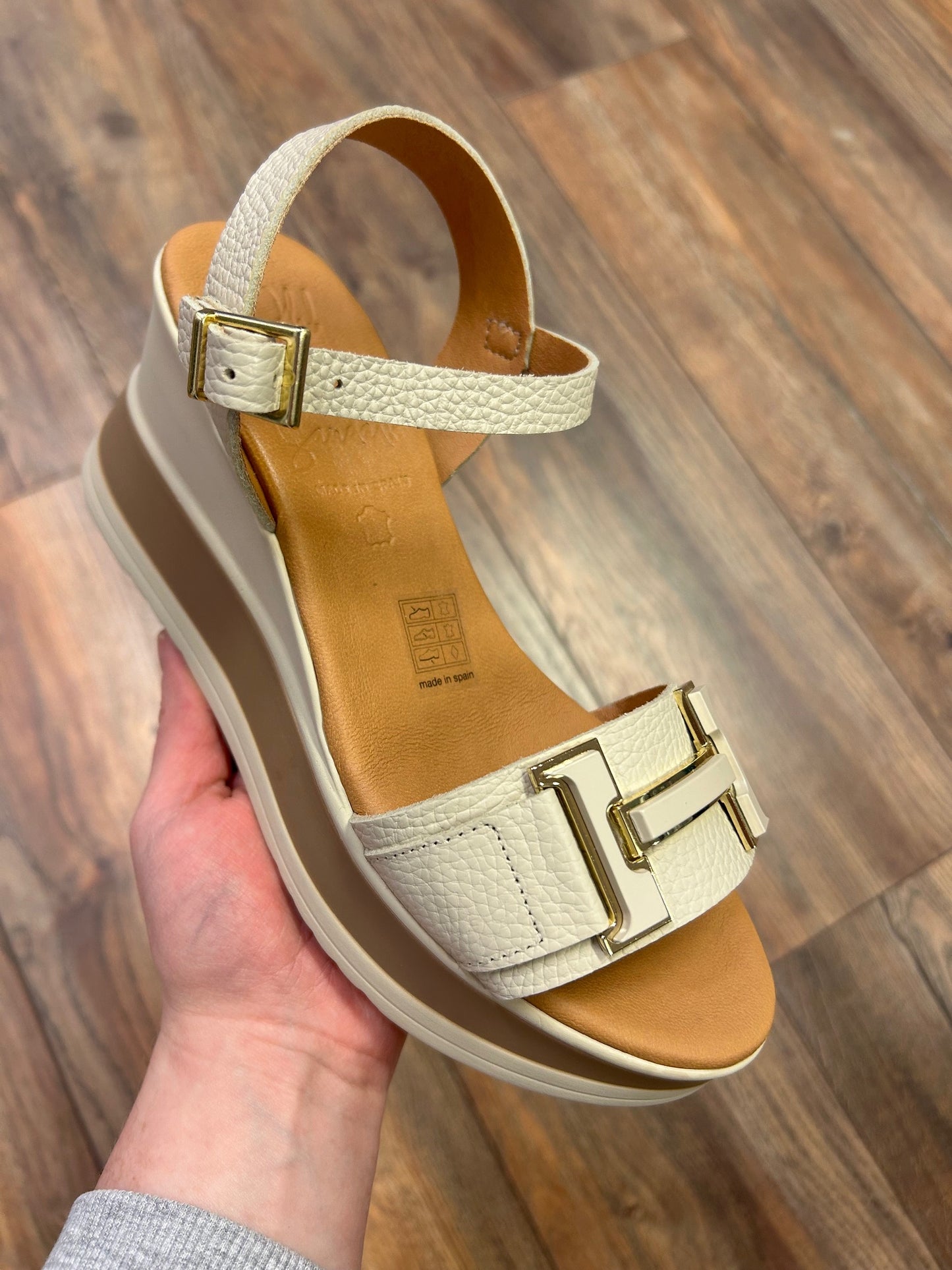 Oh my sandals 5981 beige wedge