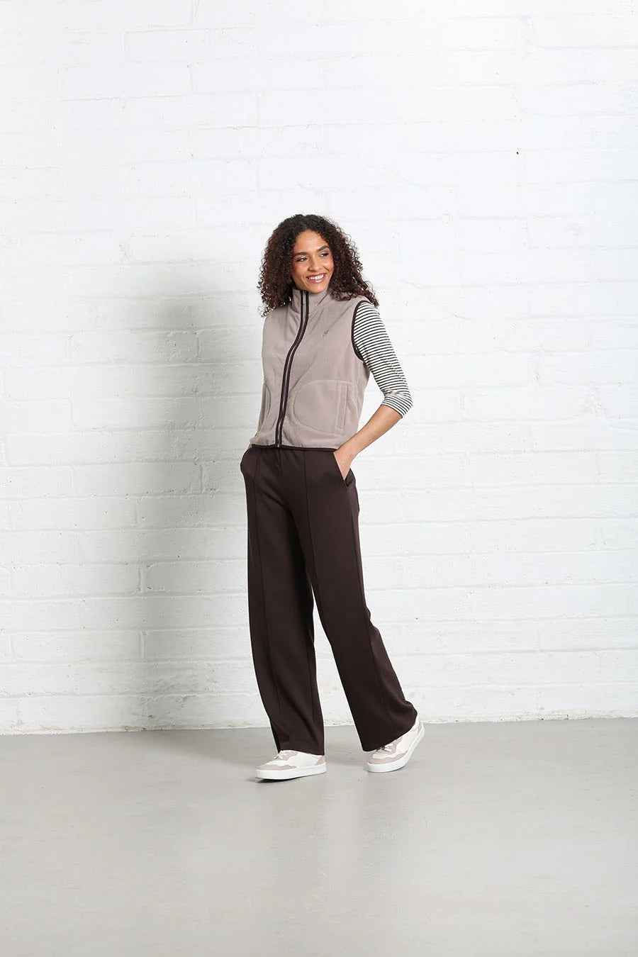 Relax & Renew Tilly Borg Gilet Taupe