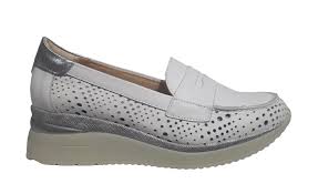 Pitillos 10433 white slip on